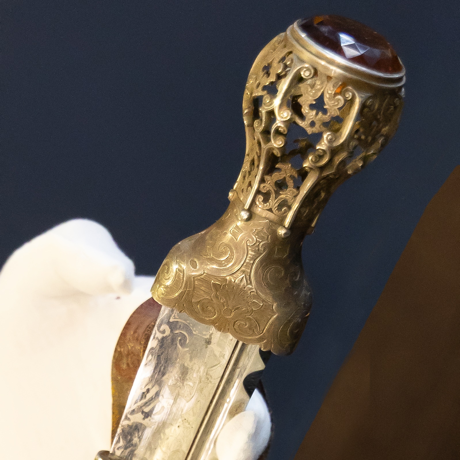 Militaria: Medals, Arms & Relics