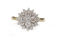 Lot 128 - DIAMOND CLUSTER RING set with four principal...