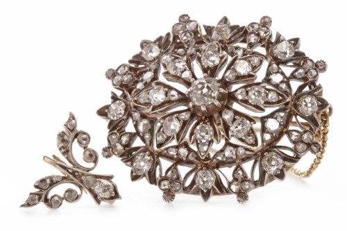 Lot 252 - IMPRESSIVE DIAMOND BROOCH of openwork form,...