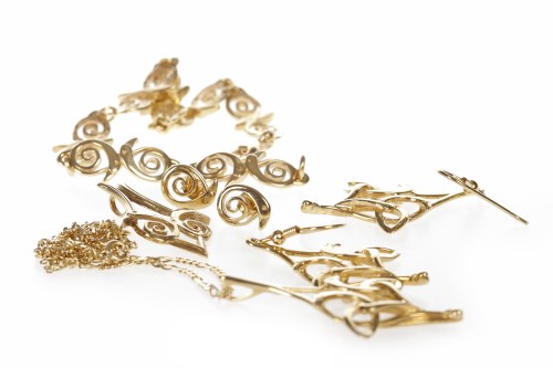 Lot 281 - SUITE OF NINE CARAT GOLD KELLS MOTIF JEWELLERY...