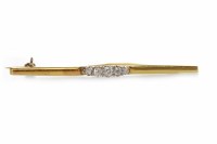 Lot 322 - MID TWENTIETH CENTURY DIAMOND BAR BROOCH set...