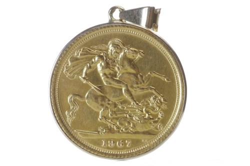 Lot 517 - GOLD SOVEREIGN DATED 1967 in a pendant mount,...