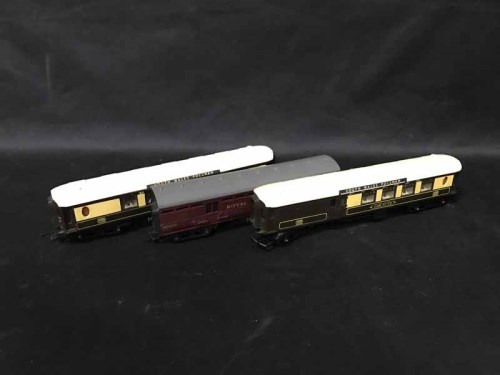 Lot 74 - LOT OF TRIANG RAILWAY LOCOMOTIVES, CARRIAGES,...