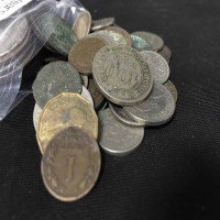 Lot 85 - LOT OF VARIOUS UK AND INTERNATIONAL COINS...