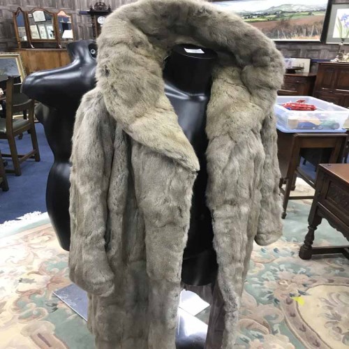 Lot 133 - FUR COAT made of Siberian squirrel fur