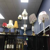 Lot 427 - GROUP OF GLASS AND OTHER TABLE LAMPS