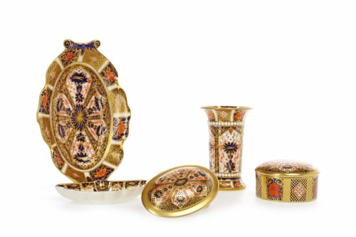 Lot 1241 - FIVE PIECES OF ROYAL CROWN DERBY 'OLD IMARI'...