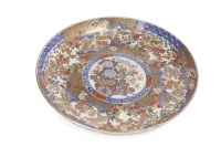 Lot 1076 - LARGE JAPANESE IMARI PATTERNED CHARGER painted...