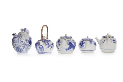 Lot 1123 - FIVE 20TH CENTURY CHINESE BLUE AND WHITE TEA...
