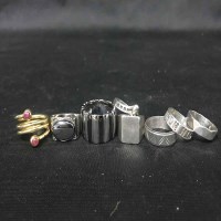 Lot 18 - LOT OF VARIOUS SILVER RINGS with designer...
