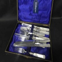 Lot 66 - SET OF MOTHER OF PEARL HANDLED SILVER PLATED...