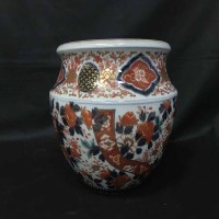 Lot 87 - JAPANESE STYLE FLORAL AND GILT DECORATED PLANTER