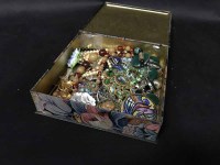 Lot 125 - LOT OF COSTUME JEWELLERY including brooches,...