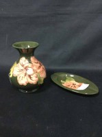 Lot 131 - MODERN MOORCROFT BALUSTER VASE AND OVAL PIN...