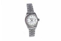 Lot 772 - LADY'S ROLEX OYSTER PERPETUAL DATEJUST...