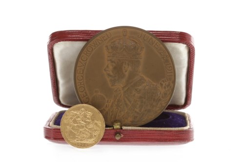 Lot 530 - GEORGE VII GOLD SOVEREIGN, 1904 along with a...