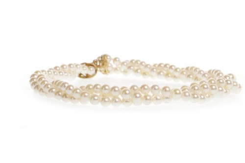 Lot 117 - THREE STRANDED PEARL NECKLACE each strand...