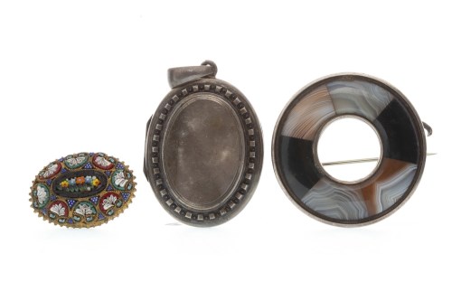 Lot 506 - VICTORIAN LOCKET of oval form, with engraved...