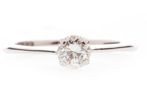 Lot 528 - DIAMOND SOLITAIRE RING with a four claw set...