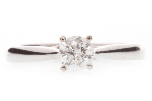 Lot 531 - DIAMOND SOLITAIRE RING with a four claw set...