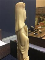 Lot 1028 - EARLY 20TH CENTURY CHINESE IVORY CARVING...