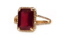Lot 198 - A RUBY AND DIAMOND RING