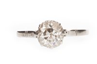 Lot 126 - A DIAMOND SOLITAIRE RING