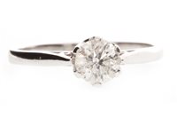 Lot 137 - A DIAMOND SOLITAIRE RING