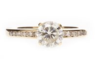 Lot 143 - A DIAMOND SOLITAIRE RING