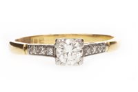 Lot 144 - A EARLY TO MID TWENTIETH CENTURY DIAMOND SOLITAIRE RING
