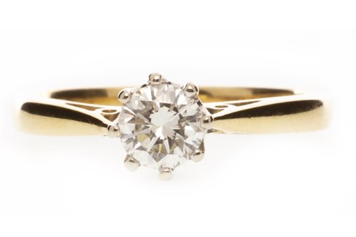 Lot 192 - A DIAMOND SOLITAIRE RING