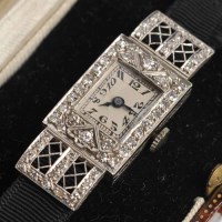Lot 717 - LADY'S ART DECO PLATINUM AND DIAMOND COCKTAIL...
