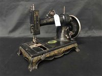 Lot 82 - VINTAGE IDEAL SEWING MACHINE