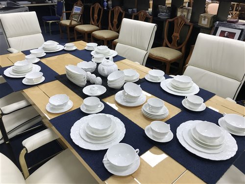 Lot 182 - COALPORT COUNTRYWARE DINNER SERVICE