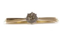 Lot 200 - A DIAMOND SOLITAIRE RING