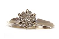 Lot 202 - A DIAMOND FLORAL CLUSTER RING