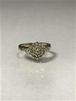 Lot 6 - A DIAMOND CLUSTER RING