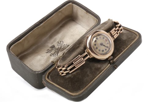 Lot 782 - A LADY'S GOLD WATCH
