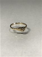 Lot 96 - A DIAMOND SOLITAIRE RING