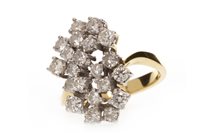 Lot 13 - A DIAMOND CLUSTER RING