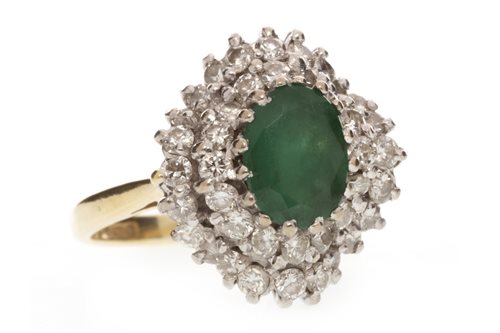 Lot 19 - AN EMERALD AND DIAMOND CLUSTER RING