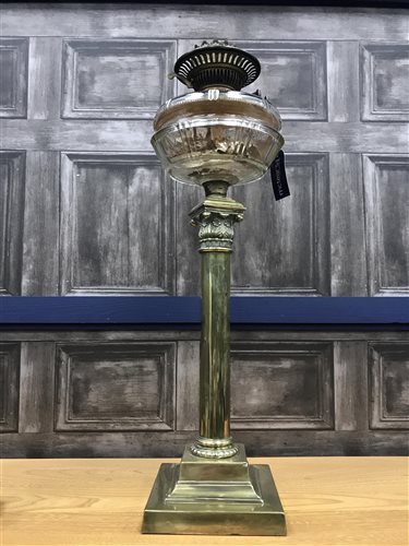 Lot 29 - A LATE VICTORIAN OIL LAMP