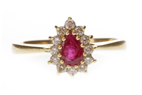Lot 87 - A RED GEM SET AND DIAMOND CLUSTER RING
