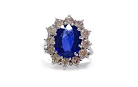 Lot 89 - A SAPPHIRE AND DIAMOND CLUSTER RING