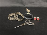 Lot 365 - A MIXED LOT OF  SILVER COLLECTABLES