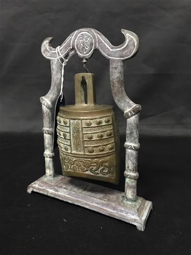 Lot 387 - A CHINESE BRONZE BELL