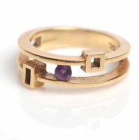 Lot 1630 - UNUSUAL NINE CARAT GOLD AMETHYST DRESS RING...