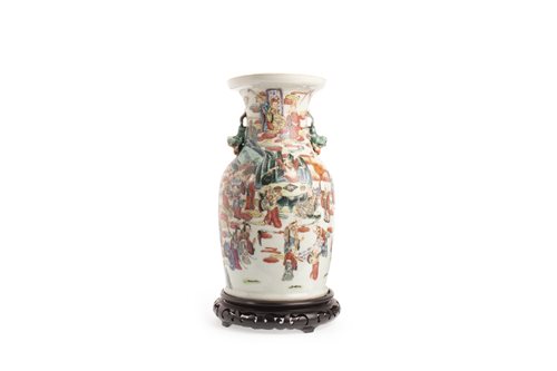 Lot 959 - A CHINESE FAMILLE ROSE VASE