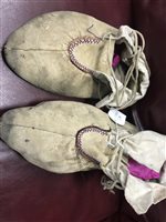 Lot 200 - A PAIR OF NATIVE AMERICAN MOCCASINS