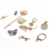 Lot 1658 - GROUP OF JEWELLERY including three charms, a...